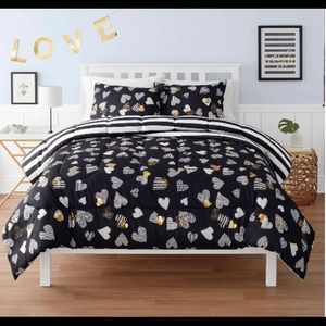 Mainstays kids Heart microfiber comforter Set